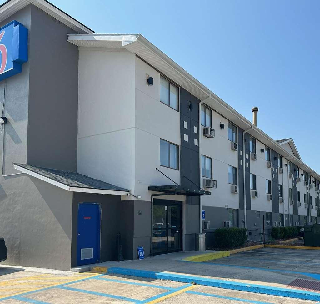Motel 6 - Newest - Ultra Sparkling Approved - Chiropractor Approved Beds - New Elevator - Robotic Massages - New 2023 Amenities - New Rooms - New Flat Screen Tvs - All American Staff - Walk To Longhorn Steakhouse And Ruby Tuesday - Book Today And Sav Kingsland Buitenkant foto